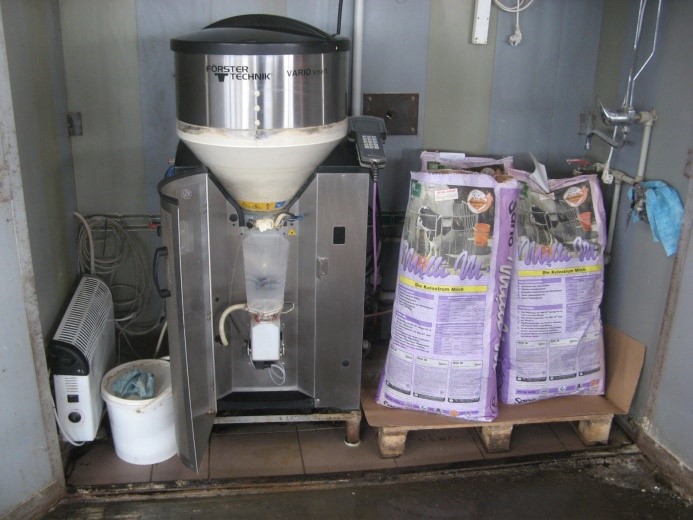 Mléčný krmný automat, stejně jako jeho součásti je třeba udržovat v maximální čistotě
