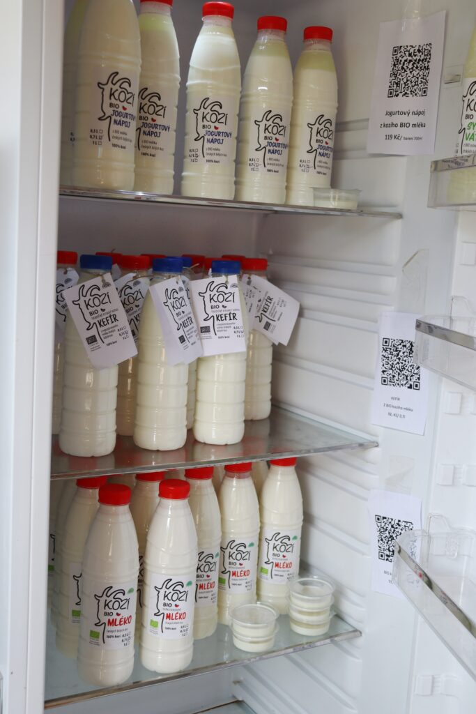 Veškerou produkci zhodnotí ze dvora formou samoobslužného prodeje non stop