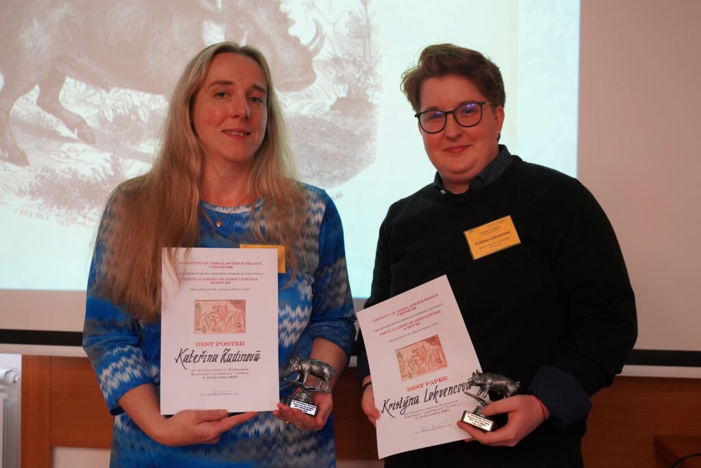 Ocenění za nejlepší poster a prezentaci převzaly Ing. Kateřina Zadinová, Ph.D., s Ing. Kristýnou Lokvencovou z ČZU v Praze