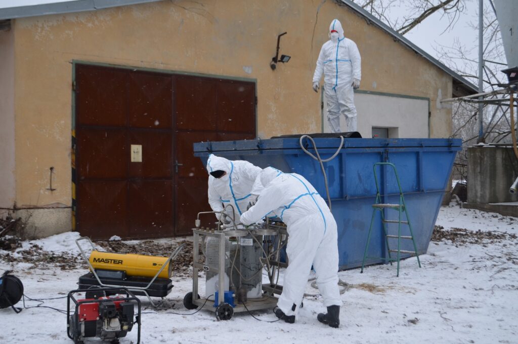 Utrácení drůbeže v ohnisku nákazy