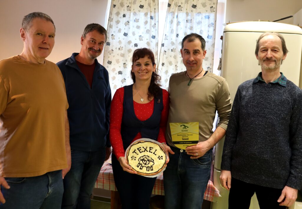 Mgr. Jan Kováč, Lukáš Neugebauer s manželkou Vojtěškou, Milan Daďourek a Petr Jihlavec (zprava)