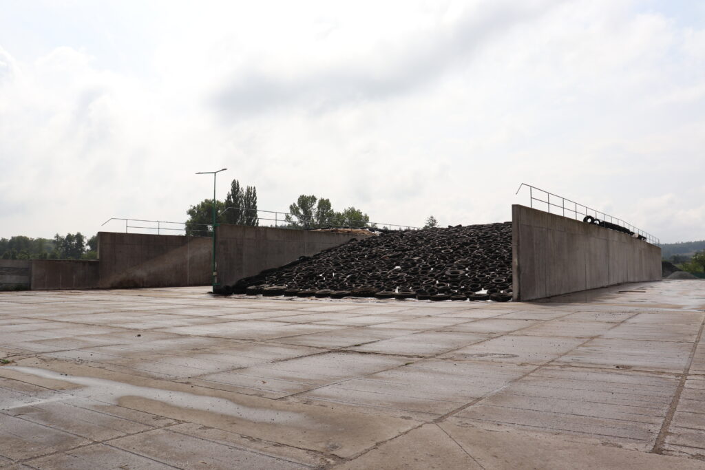 Silážní jámy i prostor kolem nich by měly být udržovány v čistotě